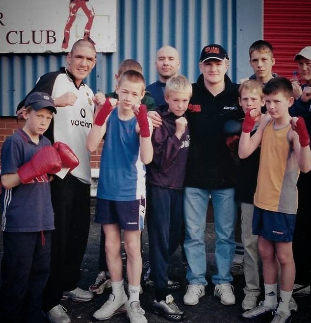 stuartcliffe1's tweet photo. Absolutely gutted this morning to hear the loss of one of my childhood idols/inspirations and one of Britain's greatest ever boxers. My thoughts with all involved a sad day. #HITMANTIME #rickyhatton #rip #LEGEND https://t.co/wVUppJSpL8
