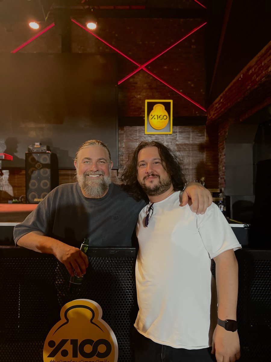 TayfunKOfficial's tweet image. With Jake Smith aka The White Buffalo! 🤘🎸 

#SoA #SonsOfAnarchy #TheWhiteBuffalo