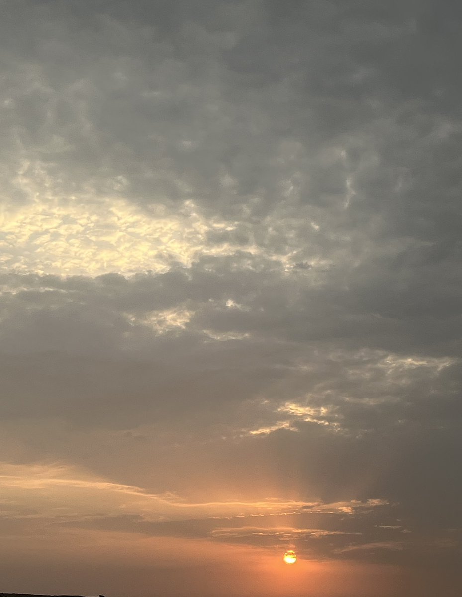 أحب لحظات الغروب جداً 💛