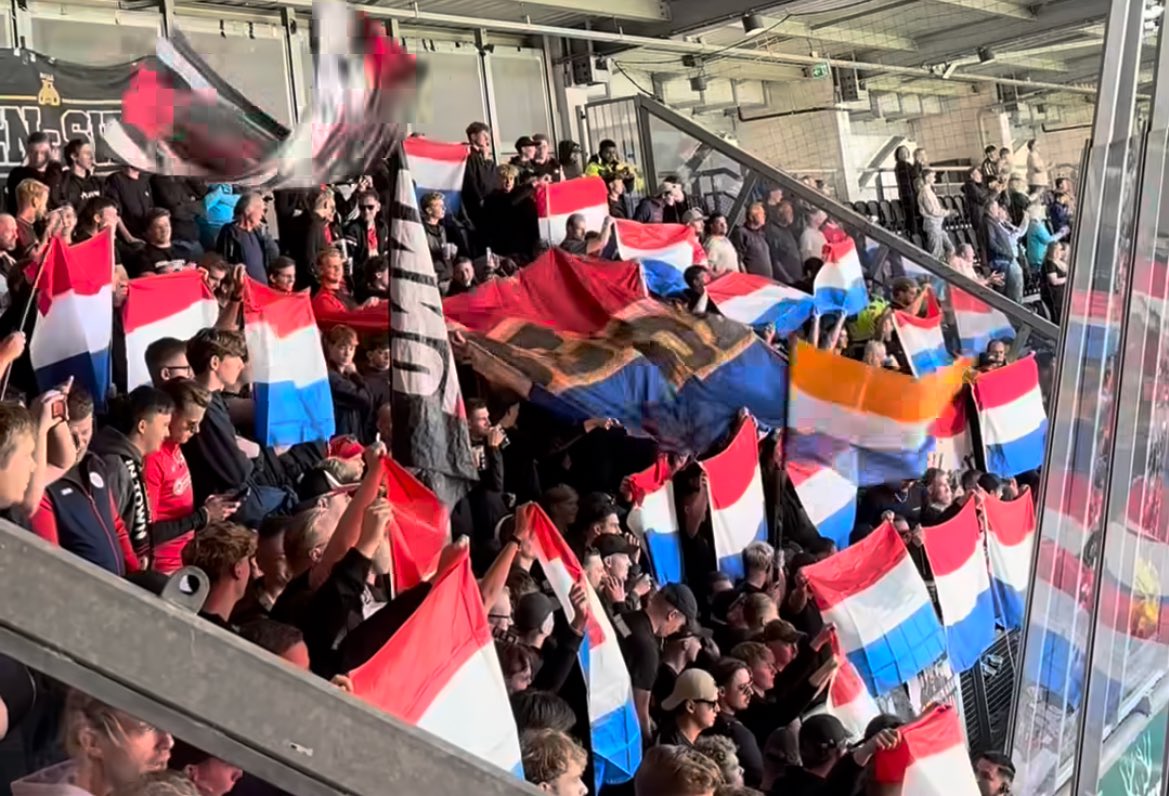 Het uitverkochte uitvak vandaag in Almelo. AZ! 🇳🇱