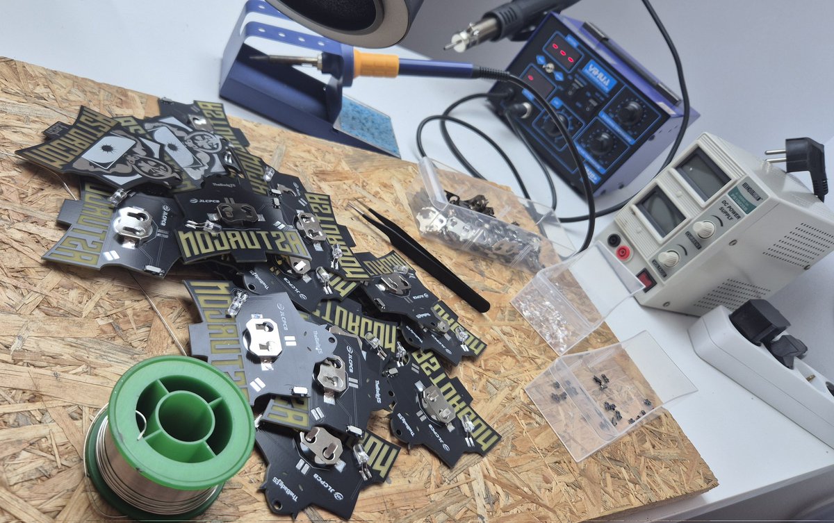 TheBadg_ES's tweet image. Es domingo y aún así el cuerpo nos pide @AsturCONtech 🤩😋
#badgelife #makers #AsturConTech25
