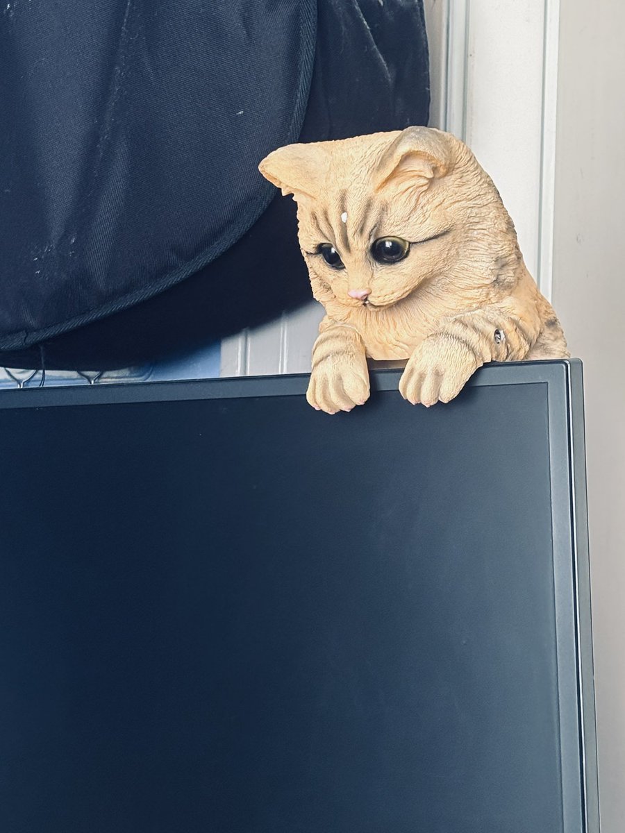 AzuPebbles's tweet image. Yesterday Papa Azu came home and had this cat statue. He put it on my top monitor and now I have a cat staring at me whenever I sit at my desk. I shall name him Felix.