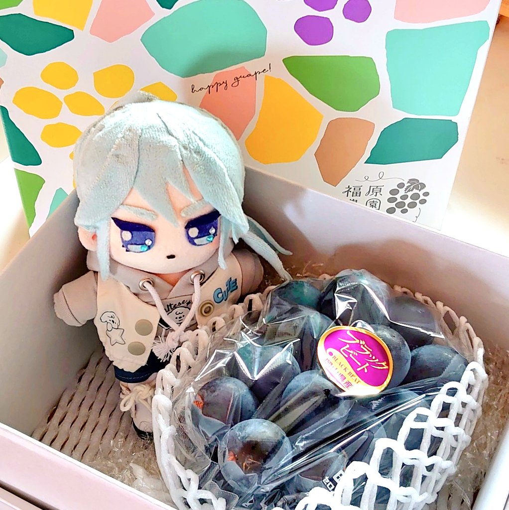 ふるさとのーぜーのブドウ届いた🙌めちゃくちゃ美味しい😋🍇