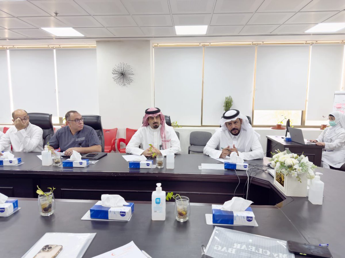 Cluster1_Riyadh's tweet photo. دشّن المدير التنفيذي لنطاق الخرج، أ. فهد الممخور، مسار #الجلطات_الدماغية بقسم الطوارئ في مستشفى الملك خالد بالخرج، وذلك بالتعاون مع هيئة الهلال الأحمر السعودي بمحافظتَي الخرج والدلم، بهدف تعزيز جودة الخدمة وتسريع الاستجابة للحالات الحرجة. https://t.co/2W2ALiO6Xc