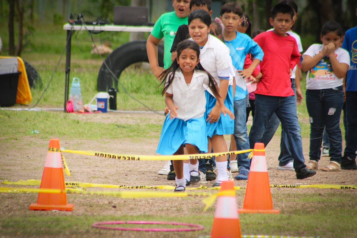 En El Coquito, Villa San Antonio, promovimos valores y prevención a través del deporte. Niñas, niños y adolescentes vivieron una jornada de #DeportesConPrincipios junto a nuestro capítulo JCV.

¡Creemos en el juego limpio como herramienta de transformación!
