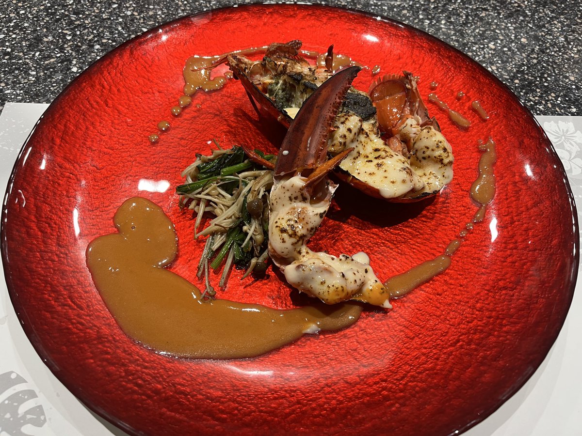 sueshun2's tweet photo. 伊勢エビとロッシーニのコースを食べました https://t.co/jJZJeiQUeb