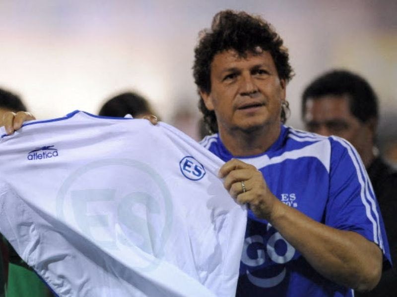 elsalvador's tweet photo. #ÚltimaHora | Fallece el futbolista salvadoreño Jaime «La Chelona» Rodríguez, a los 66 años, exseleccionado y mundialista con la Azul y Blanco en España 82, según informan medios nacionales. https://t.co/A3O7dXT4sZ