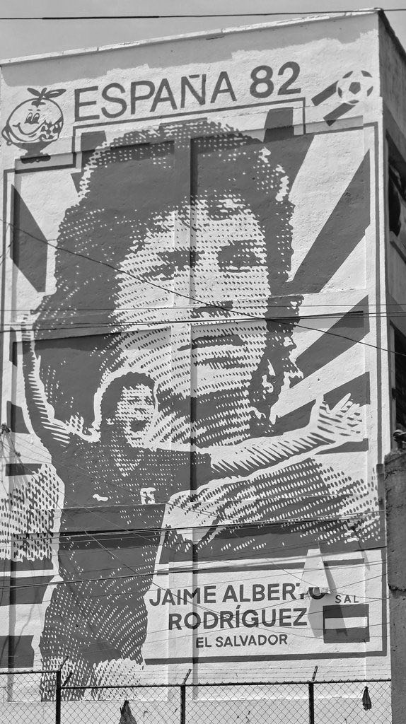 elsalvador's tweet photo. #ÚltimaHora | Fallece el futbolista salvadoreño Jaime «La Chelona» Rodríguez, a los 66 años, exseleccionado y mundialista con la Azul y Blanco en España 82, según informan medios nacionales. https://t.co/A3O7dXT4sZ