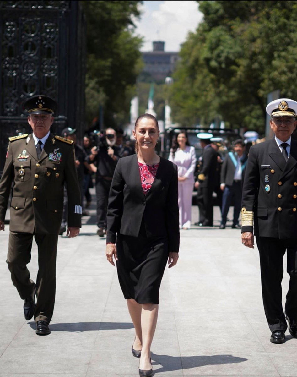 Apoyemos a <a href="/Claudiashein/">Claudia Sheinbaum Pardo</a>, nuestra gran Comandanta Suprema y Presidenta.

Feliz domingo.