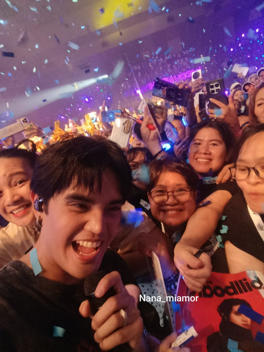 Nana_miamor's tweet photo. Worth it😭Pablo took my phone for a selfie aaaahhhhh! Thank you Pau!
Love you so much!!

C31ebrate with PABLO
@imszmc #PABLO 
#KaarawanNiSB19PABLO https://t.co/hcCT9NBHjd