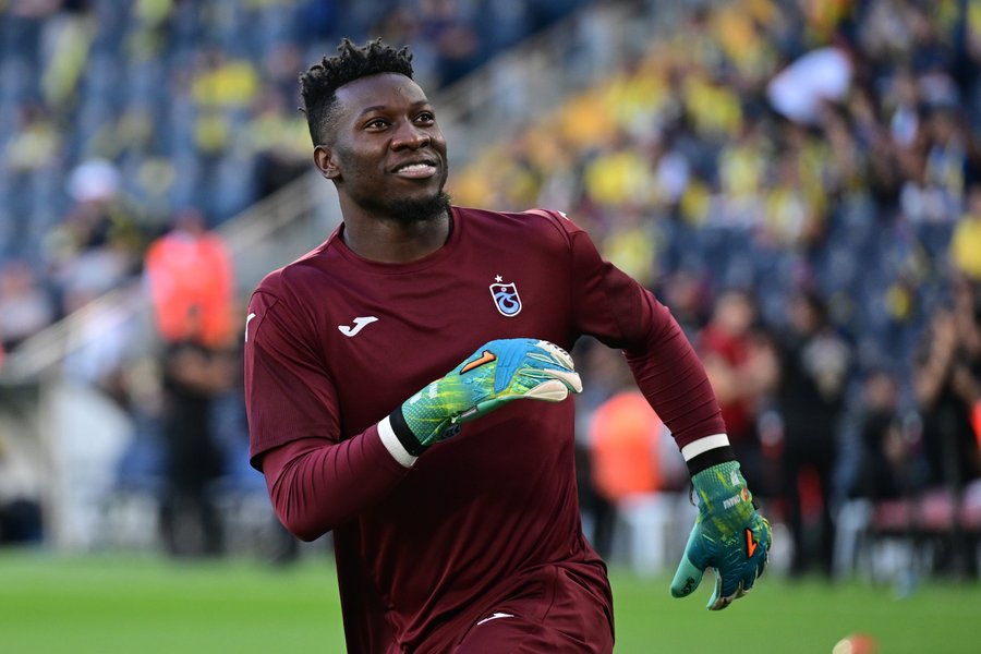 futbolverileri's tweet photo. Bu bir Manchester derbisi değil… Yer Kadıköy! 🔥

🟡🔵 Fenerbahçe vs Trabzonspor 🔴🔵

Kalelerde Ederson ve Onana 🧤

#FBvTS https://t.co/2XWOI9tjR7