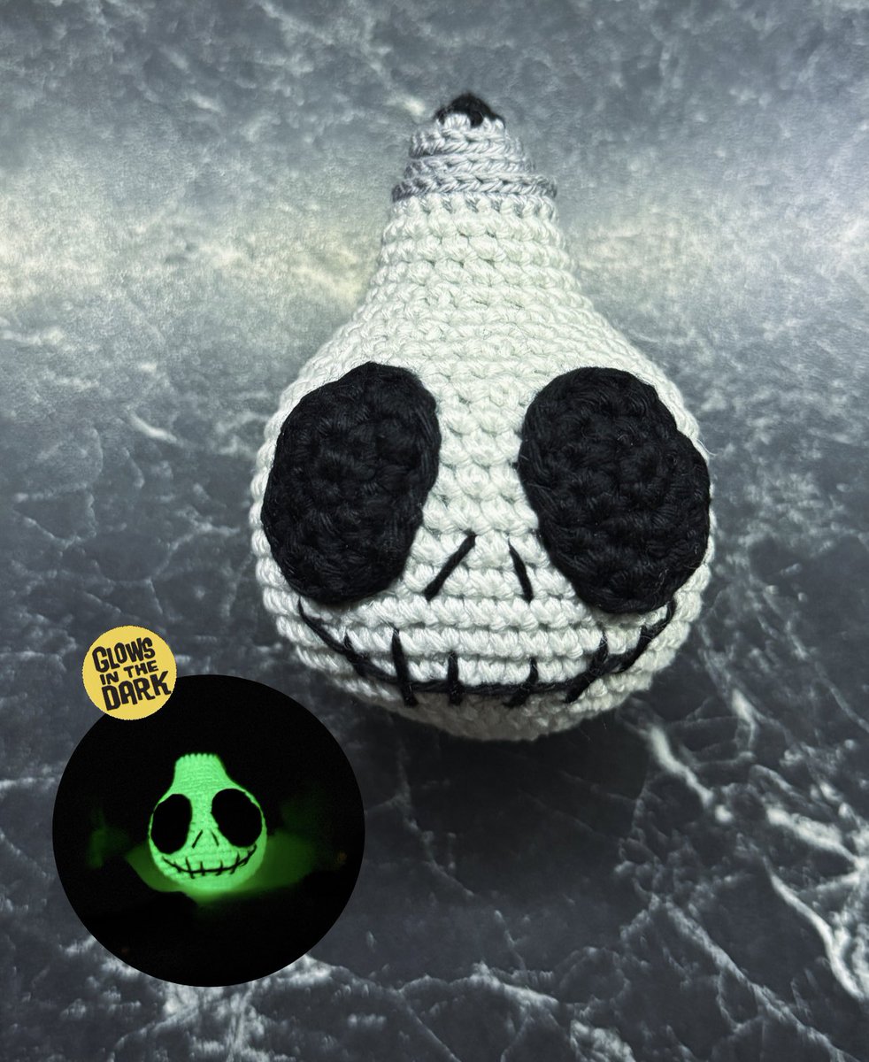 Spooky Skeleton Lightbulb
Pattern by: BlueRabbitToys