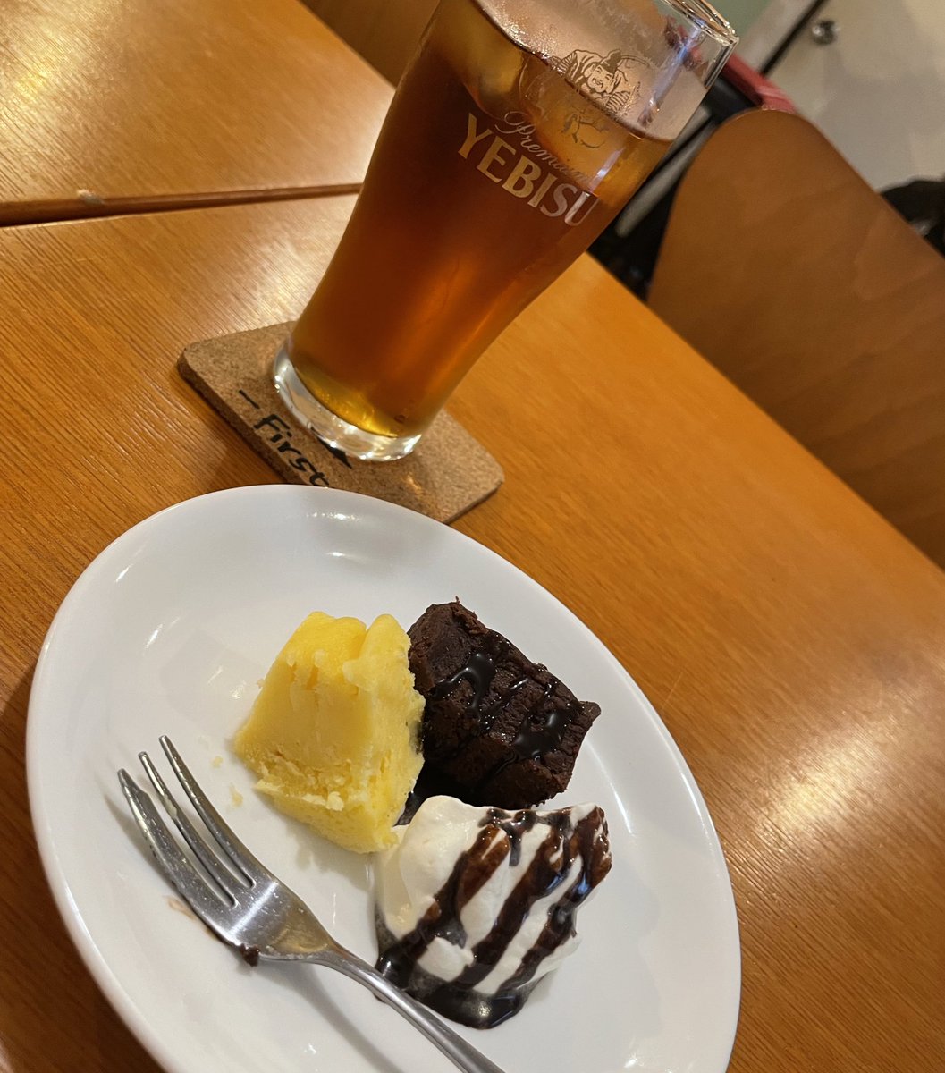 TUKI_SQS_SINDOI's tweet photo. #1カフェ #1cafe
ありがとうございました😭😭😭😭😭😭
手紙書いてる時も推しみてる時も潰れた時の声出てました…🥲周りの皆さんも優しくて、いつかまたあの心地よい空間でお会いできたら嬉しいです…🙂↕️🙏 https://t.co/Mub78wluXw
