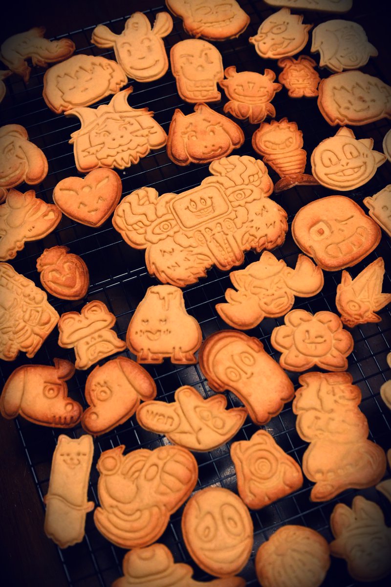 UNDERTALE10周年おめでとうございます！
素敵な出会いに感謝！！

コアとかトゥルーラボとか足りてないキャラもいるのですが、頑張って焼かせていただきましたm(__)m

#undertale10thanniversary 
#undertale10周年