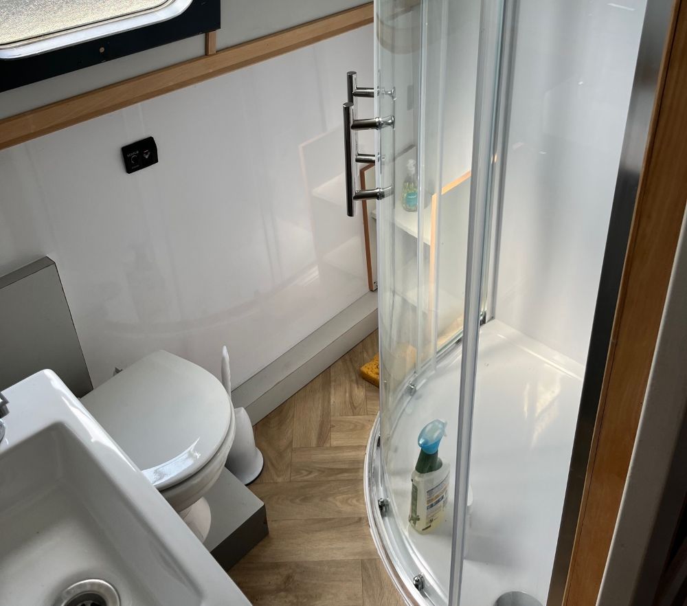 Get into the Spirit of the canals with this lovely boat....abcboatsales.com/boat-sales/blu…  #narrowboat #familyholidays #lifeonthewater