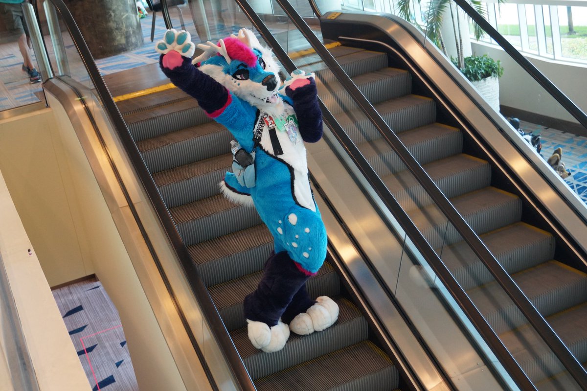 I am here to slay and steal your hugs! :p 
📸 <a href="/SekeiKometto/">Sekei🦋</a>