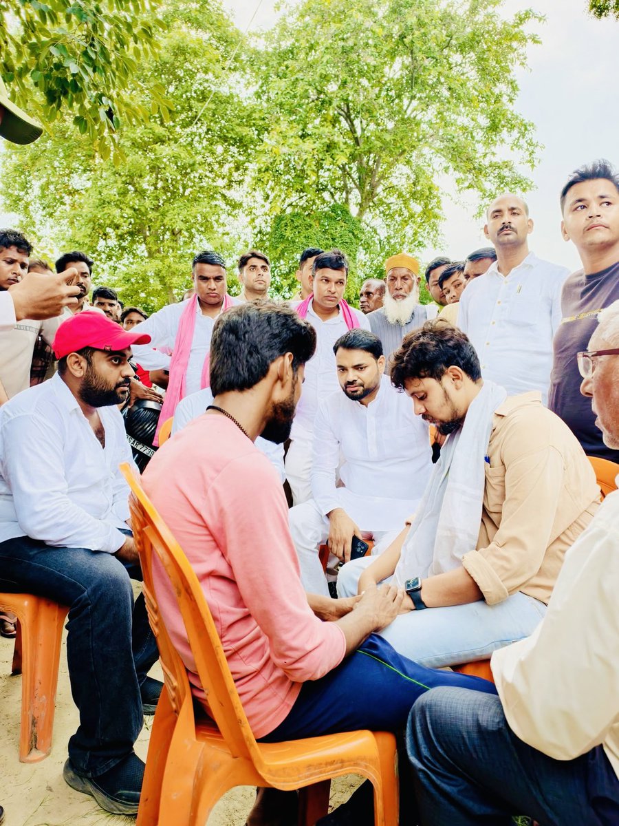mla_pankaj's tweet image. क्षेत्र के थाना मुंगराबादशाहपुर अंतर्गत चंदौकी निवासी सगे व्यापारी बंधु पर गत रात घर वापसी के समय बदमाशों द्वारा ताबड़तोड़ गोलियां की बौछार में दोनो भाई की दुःखद मृत्यु की घटना से साफ है। कि सरकार ‘क़ानून व्यवस्था’ को ‘क़ानून लाचार अवस्था’ बनाकर गुंडों के लिए ‘ओपन जिम’ चलाते हुए…