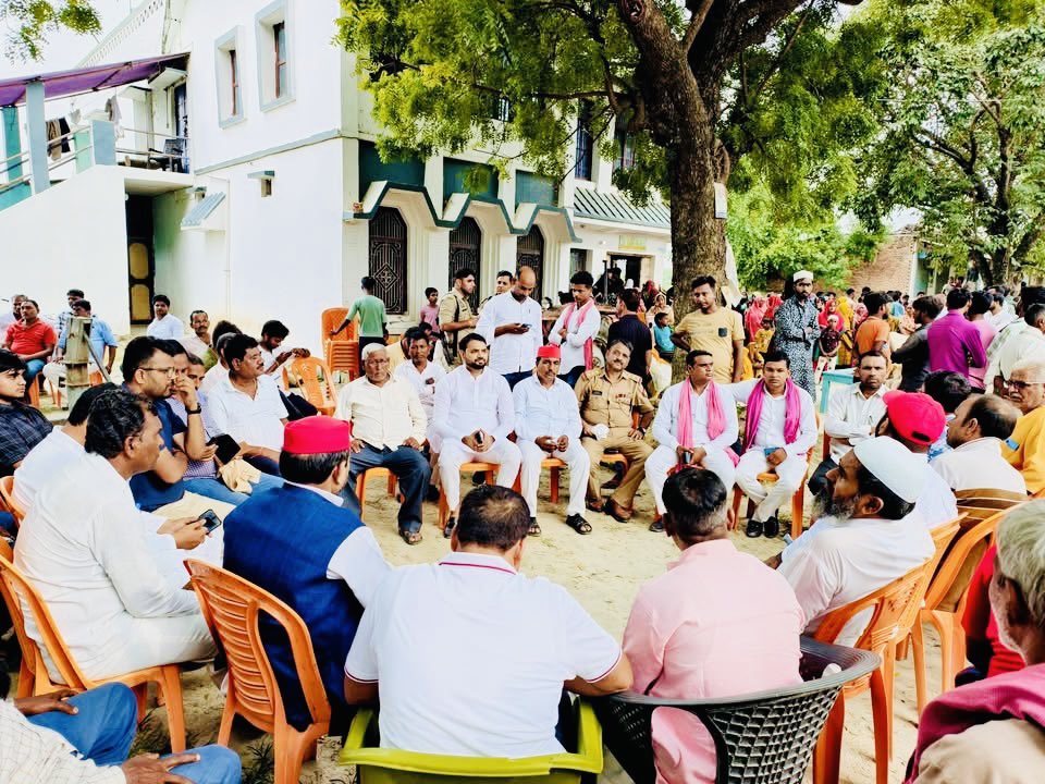 mla_pankaj's tweet image. क्षेत्र के थाना मुंगराबादशाहपुर अंतर्गत चंदौकी निवासी सगे व्यापारी बंधु पर गत रात घर वापसी के समय बदमाशों द्वारा ताबड़तोड़ गोलियां की बौछार में दोनो भाई की दुःखद मृत्यु की घटना से साफ है। कि सरकार ‘क़ानून व्यवस्था’ को ‘क़ानून लाचार अवस्था’ बनाकर गुंडों के लिए ‘ओपन जिम’ चलाते हुए…