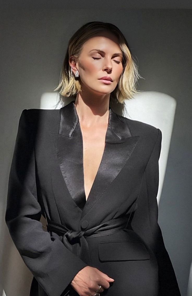Charlize Theron (@hqbbeef) on Twitter photo 