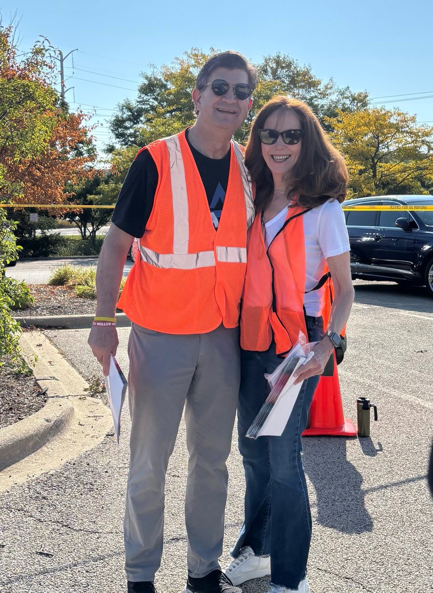 Brad Schneider (@schneider4il10) on Twitter photo Always happy to join Maot Chitim this year ensure more than 4,000 seniors and families can fully celebrate Rosh Hashana. Always happy to join Maot Chitim this year ensure more than 4,000 seniors and families can fully celebrate Rosh Hashana.