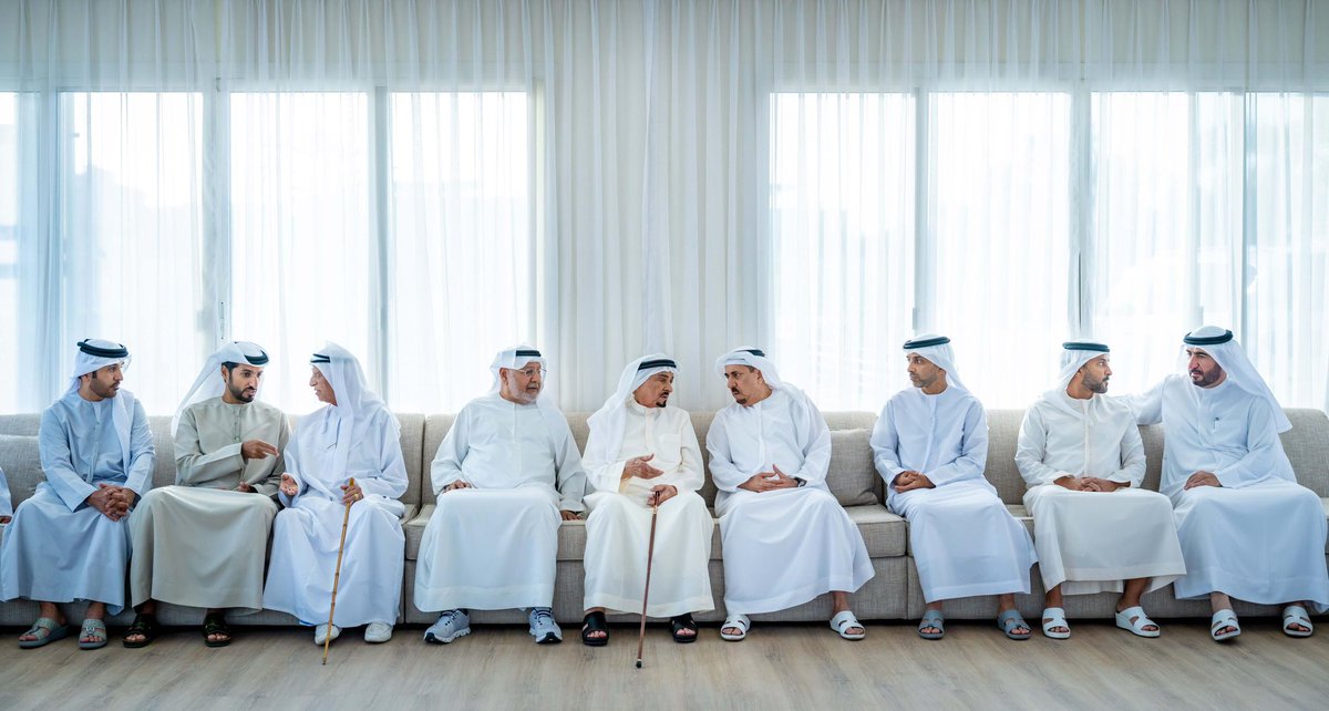 قدم صاحب السمو الشيخ حميد بن راشد النعيمي، عضو المجلس الأعلى حاكم عجمان، اليوم، واجب العزاء في وفاة المغفور له حسين بن عبدالرحمن خانصاحب، وأعرب سموه، خلال زيارته مجلس العزاء بمنطقة المزهر في دبي، عن خالص تعازيه وصادق مواساته لأسرة الفقيد، داعياً المولى عز وجل أن يتغمده بواسع