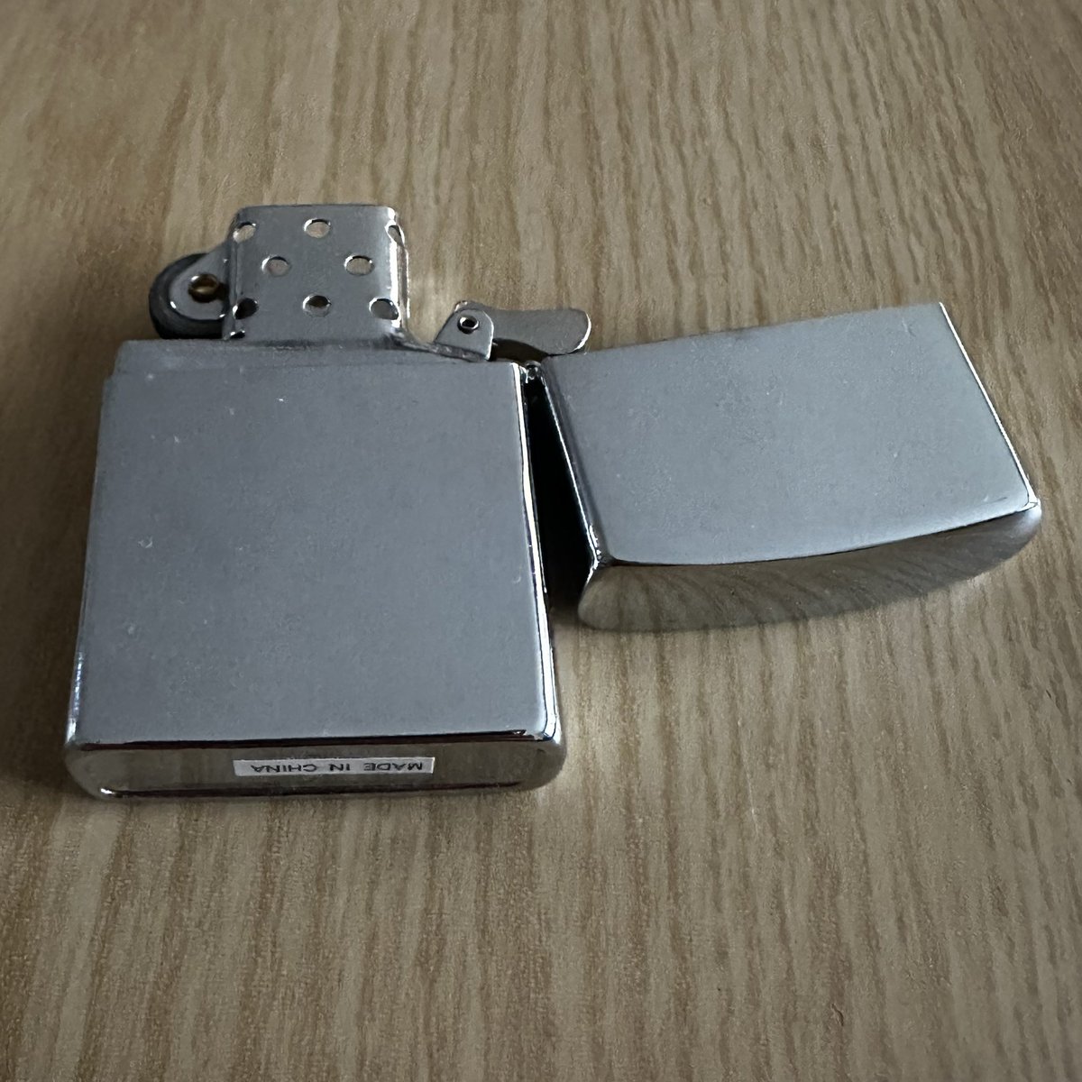 oasisrarities's tweet photo. Lighter #oasis #oasismusic #oasiscollectors #oasiscollector #oasiscollection #oasismemorabilia #oasislive #oasisrarities #oasisfans #oasisfansclub #stopcryingyourheartout #lighter #promoitem #zippo #musiccollection #indiemusic #indie #promo #bigbrother https://t.co/22knHYjd8B