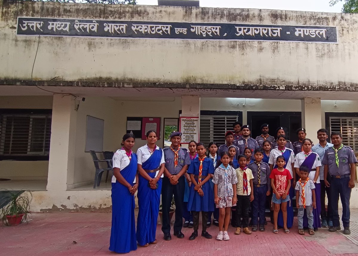 NorthCentralRa1's tweet photo. N.C Railway Scouts &amp; Guides 
Prayagraj Organized a Climate Change Awareness Programme to educate Scout &amp; Guide about the harmful effects of climate change and to encourage them to protect the environment by planting trees and adopting sustainable practices @drmncrald @bsgnhq https://t.co/s6gztrBaKY