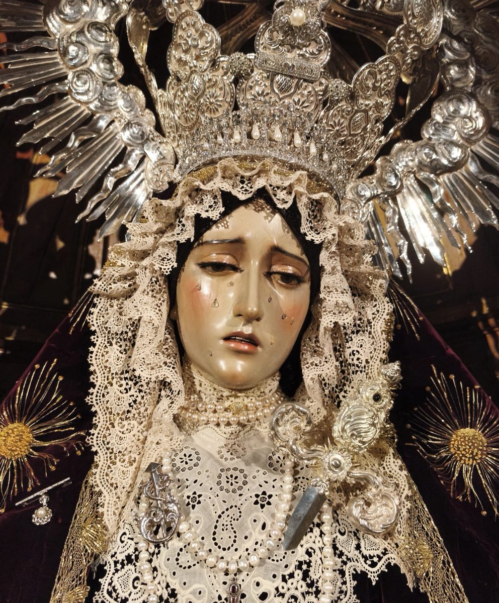 Así luce Nuestra Sagrada Titular para celebrar la festividad de Nuestra Señora de los Dolores, 15 de Septiembre.

Nuestra Sede Canónica, Iglesia del Santo Cristo de la Salud, permanecerá abierta desde las 17h.

A partir de las 18h. rezaremos el Santo Rosario.

#CofradiasMLG