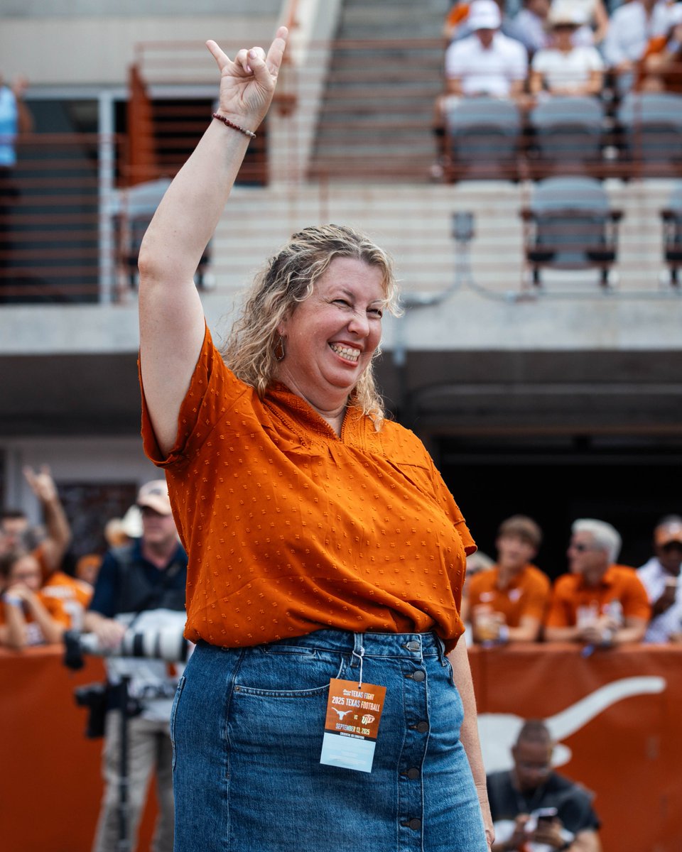 Texas Longhorns (@texaslonghorns) on Twitter photo Honored to have former U.S. Air Force Captain Laurianne Rodriguez with us yesterday as the <a href="/TexasLottery/">Texas Lottery</a> Veteran of the Game!
➡️ hookem.at/Veteran-of-the…
#HookEm Honored to have former U.S. Air Force Captain Laurianne Rodriguez with us yesterday as the <a href="/TexasLottery/">Texas Lottery</a> Veteran of the Game!
➡️ hookem.at/Veteran-of-the…
#HookEm