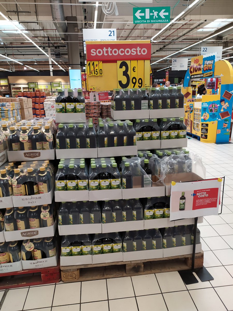 Scorpio_Alejand's tweet image. Deflation is:
when you wait instead of buying,
because the next months Price will be cheaper.

Good evening from Italy, it's 6 PM here in one of the biggest shopping center in Milan, the most expensive italian city, only 2 hours left until this week promotion ends, if you want to