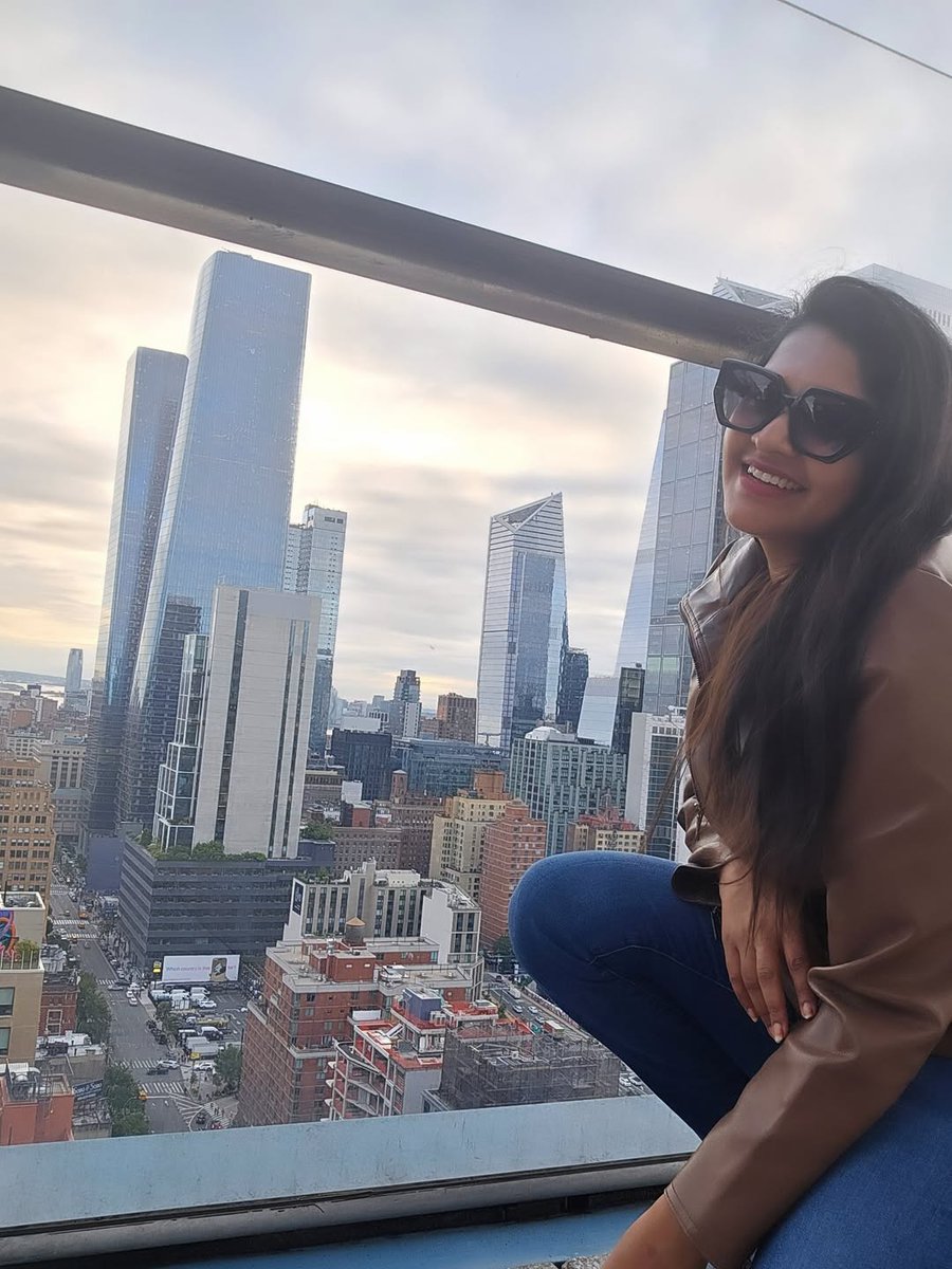 AngelicRachitha's tweet photo. Trendy Queen in NewYork
#Rachitha #RachithaMahalakshmi
#VocationTime https://t.co/YiMoIYkkj1