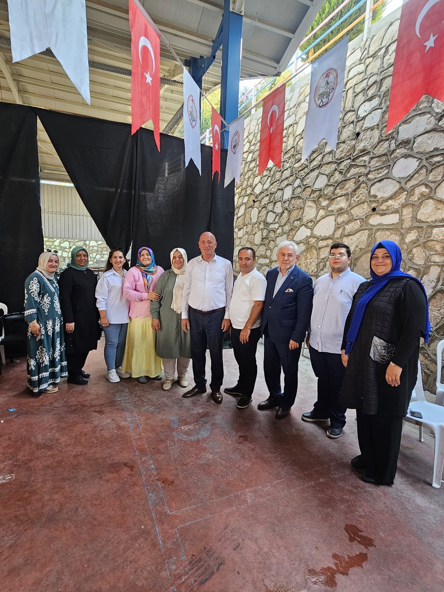 📍Babadağ
Baklan Belediye Bşk. <a href="/GulseverYusuf/">Yusuf Gülsever</a>, Çameli Belediye Bşk. <a href="/cengizarslan72/">Cengiz Arslan</a>, İl Kadın Kolları Üyelerimiz, ilçe B. Bşknmz Murat Kumral'ın ev sahipliğinde düzenlenen Babadağ 26. Geleneksel Keşkek Festivali’ne katıldı.

Keşkek geleneğimize sahip çıkan herkese teşekkür ederiz