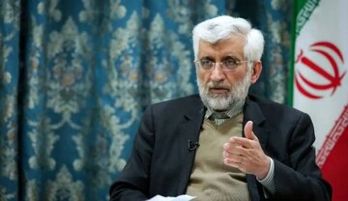 مطلع عرض میکنم
تمام فتنه ها و لجن پراکنی ها از گور ایشون بلند میشه
و بزودی رهبری گوشش رو می‌پیچونه