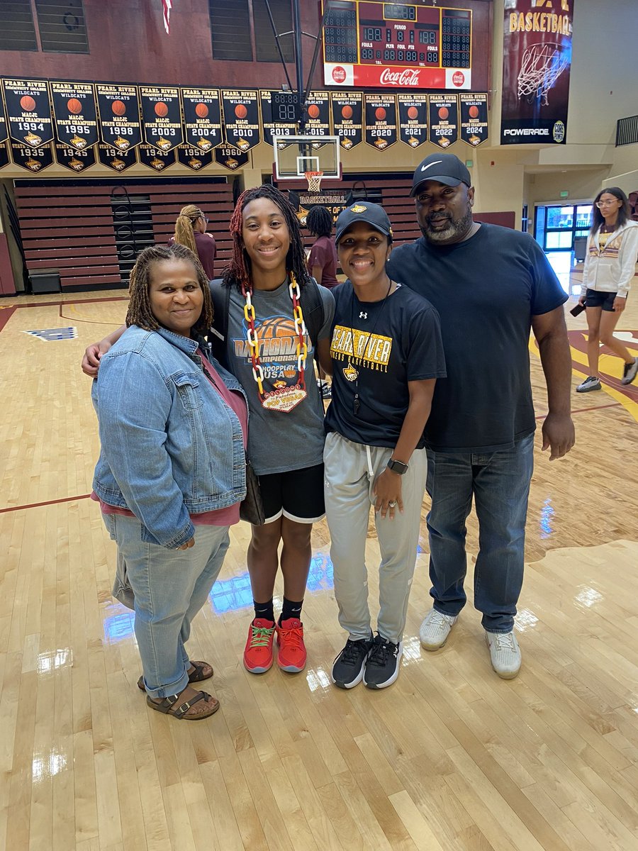 Bko_Brooke's tweet photo. After a great camp and talk with @ShanaeGovan 
I am very blessed and excited to receive an offer from Pearl River💛❤️! @PearlRiverWBB @TeasharraO @nbnbball @PGHArkansas  #AGTG https://t.co/yMNHEl6tK0