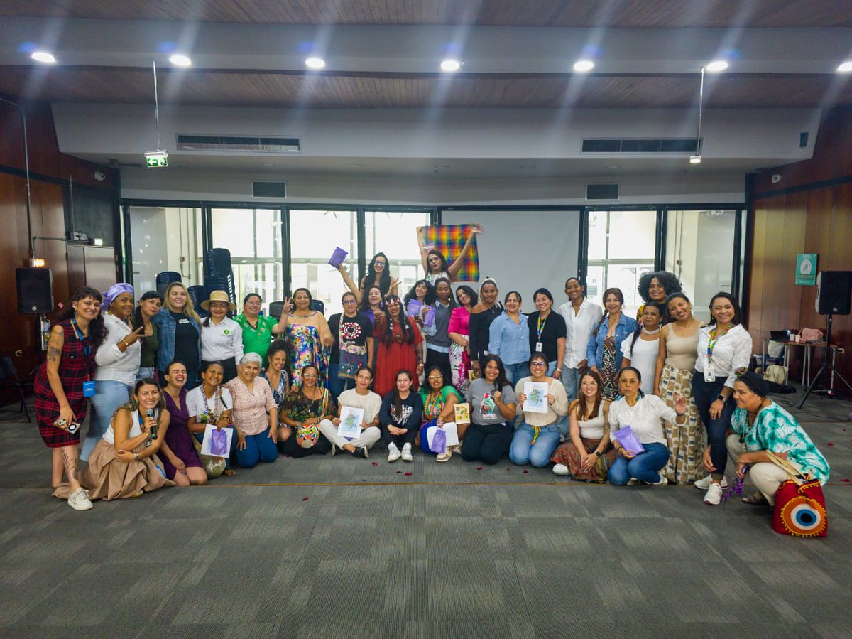 Nosotras, defensoras del agua, del río, del bosque y del territorio estamos presentes tejiendo el cuidado de la vida. 

Del 9 al 12 de septiembre, en Medellín, nos reunimos con más de 50 lideresas en el Encuentro Nacional de Defensoras de Derechos Humanos en Asuntos Ambientales.