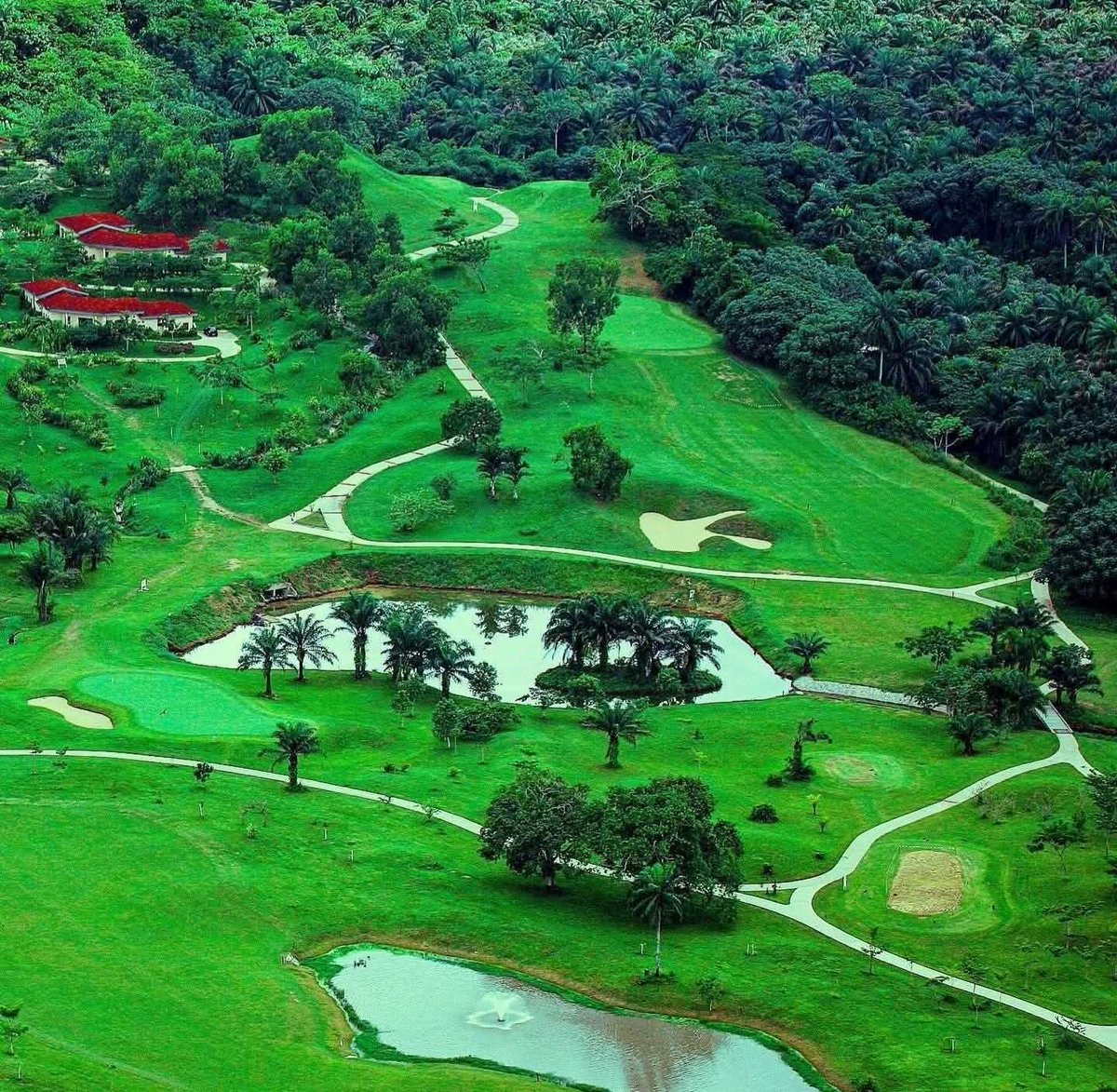 In the U.S., technology such as CCTV quickly identifies offenders, leading to swift arrests based on evidence.

 In contrast, Nigeria’s policing lacks modern tools like CCTV and fingerprint machines, relying instead on crude methods, mass arrests, and forced confessional