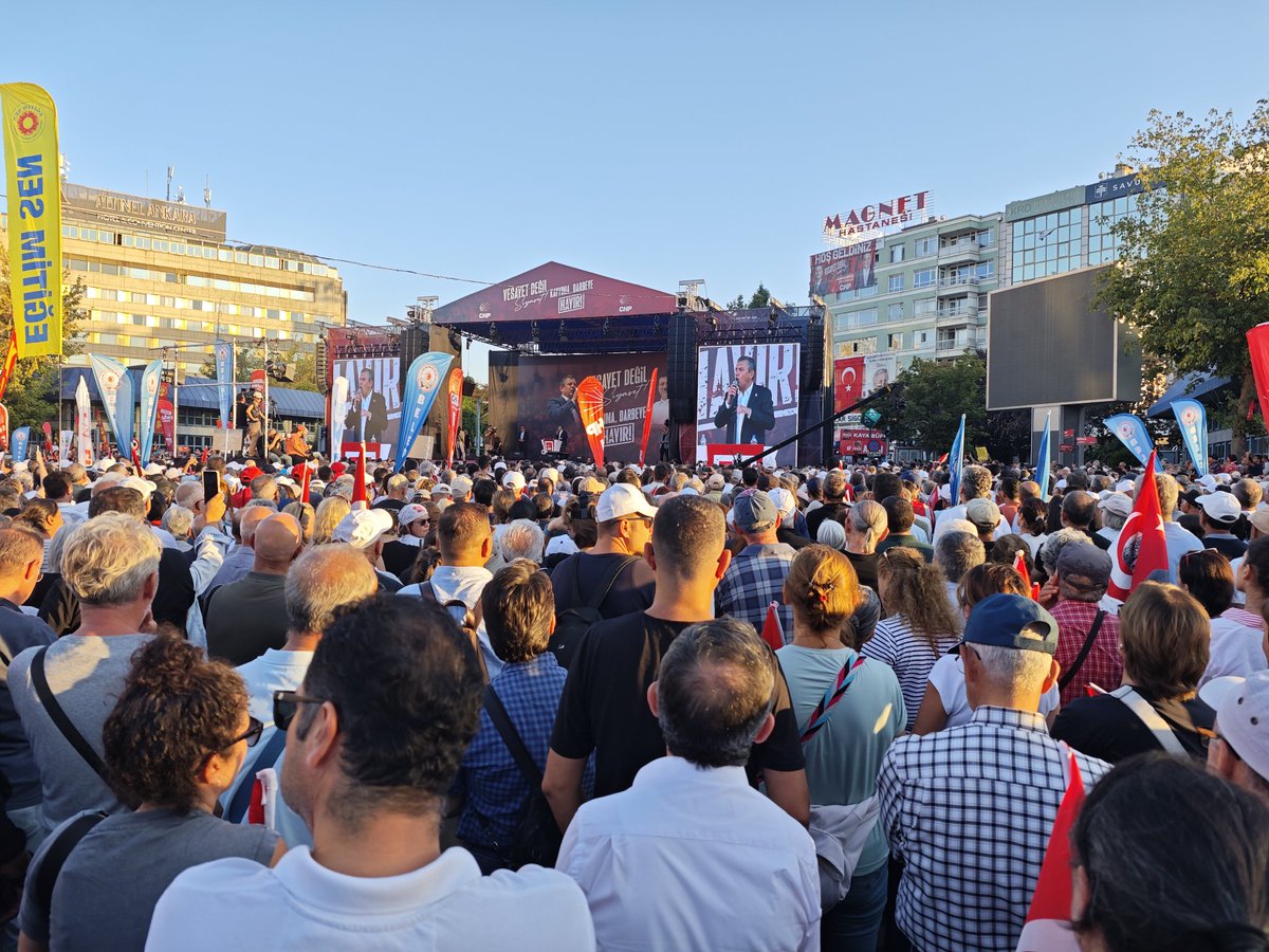 Nitroge60619872's tweet photo. @RTErdogan Bataklık arıyorsan Beştepe'ye bak, orda külliye dediğin bir bataklık var!
Sen o Beştepe bataklığında boğulacaksın!
Geliyor gelmekte olan!
İşte burda Tandoğan!
#CHPTeslimAlınamaz
#chpmiting
#chpankaramitingi https://t.co/Z4uiiwQBOM