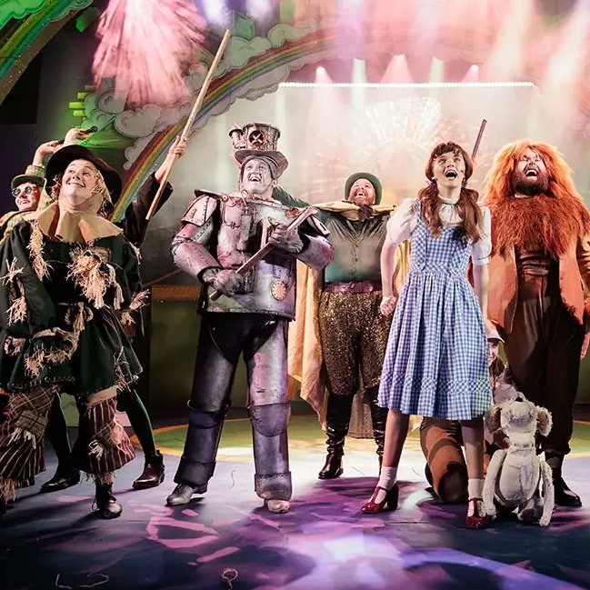 FairyPowered's tweet photo. #REVIEW

#5* from Michelle Richardson for The Wizard of Oz at York Opera House

“an unmissable, wonderful, fantastical family show. It deserves to be seen”

https://t.co/0bAqwfhBZW

#WizardOfOz #YorkStage #GrandOperaHouse #York #fairypoweredproductions https://t.co/bxA21rIAU5