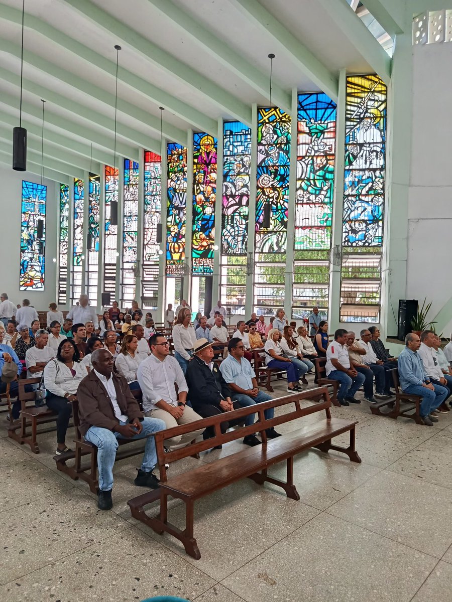 marquezmoisesad's tweet photo. AD en resistencia no tuvo un municipio en donde no se viera una banderita blanca levantada. Los adecos son valientes🇻🇪 https://t.co/4VfrV7d9ZK