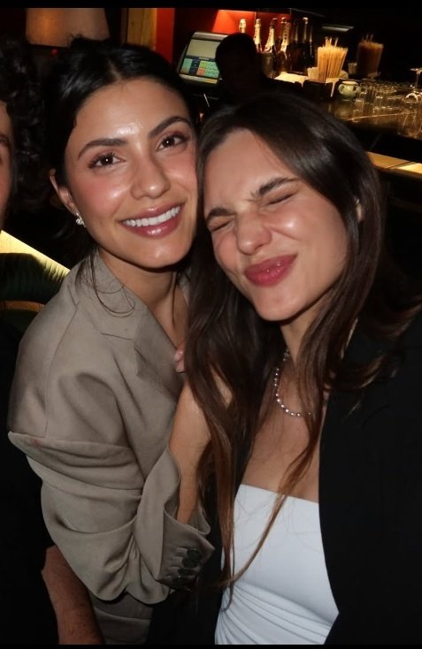 La_Katt's tweet photo. FELIZ 14 DE SEPTIEMBRE a todas, aun seguimos aca #Juliantina #Barbarena https://t.co/srzZXPyzpd