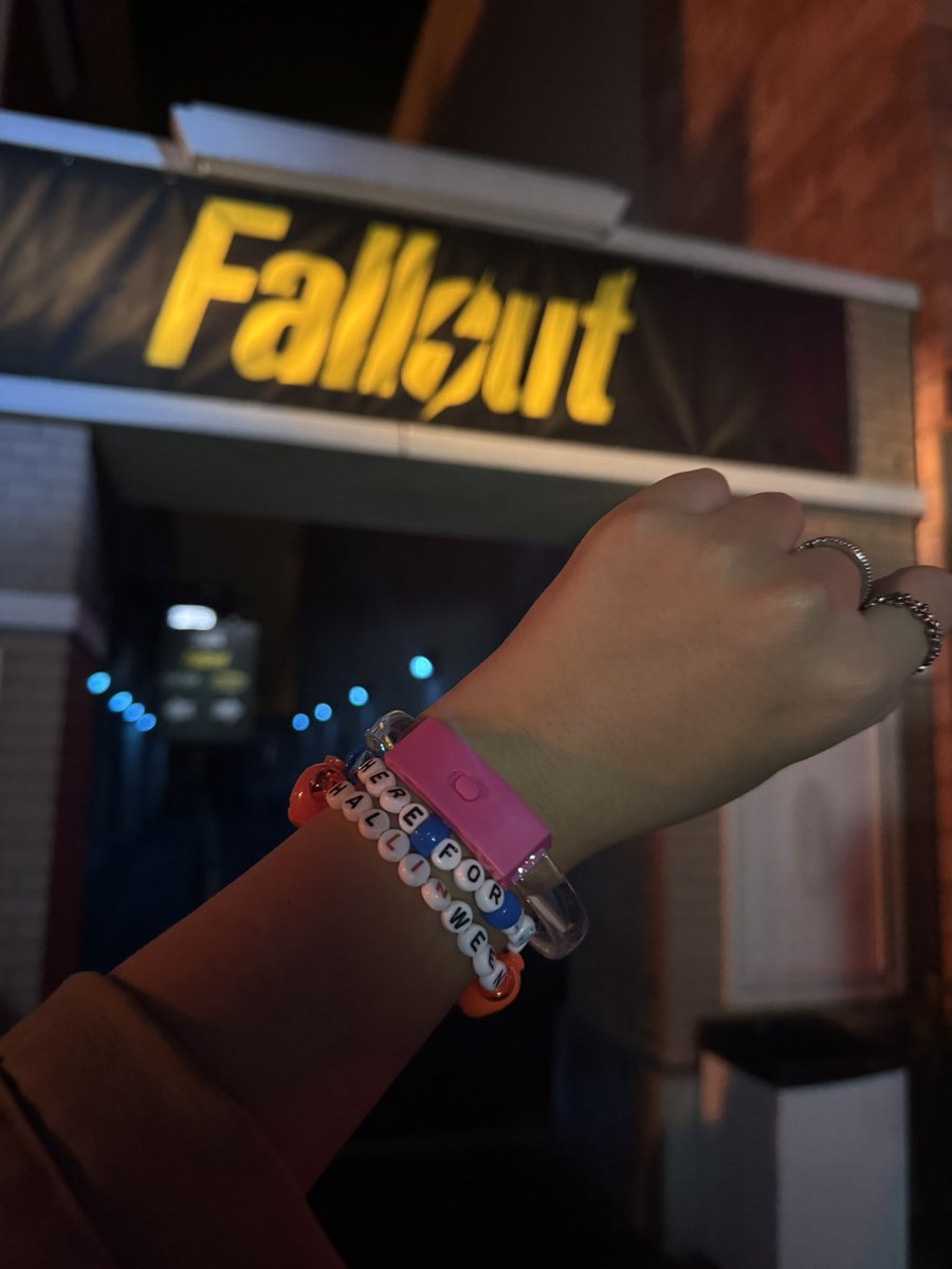 the most obnoxious girl you know went through the fallout house 5 times in one night (me) (lucy maclean i love u)