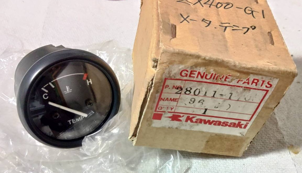 xjrxMHTamYN2ldR's tweet image. #ZX4
この間から水温計が動かず。

ファンは適宜回るのでセンサーはよさげ!?

なんとか新品?を手配して
#レッドバロン へ修理入れてきました。
久々に #ZX11 を確認(^_^;)

#GPX750R の黒系の新規案件がありましたが
参考までに紹介されましたが(^^)