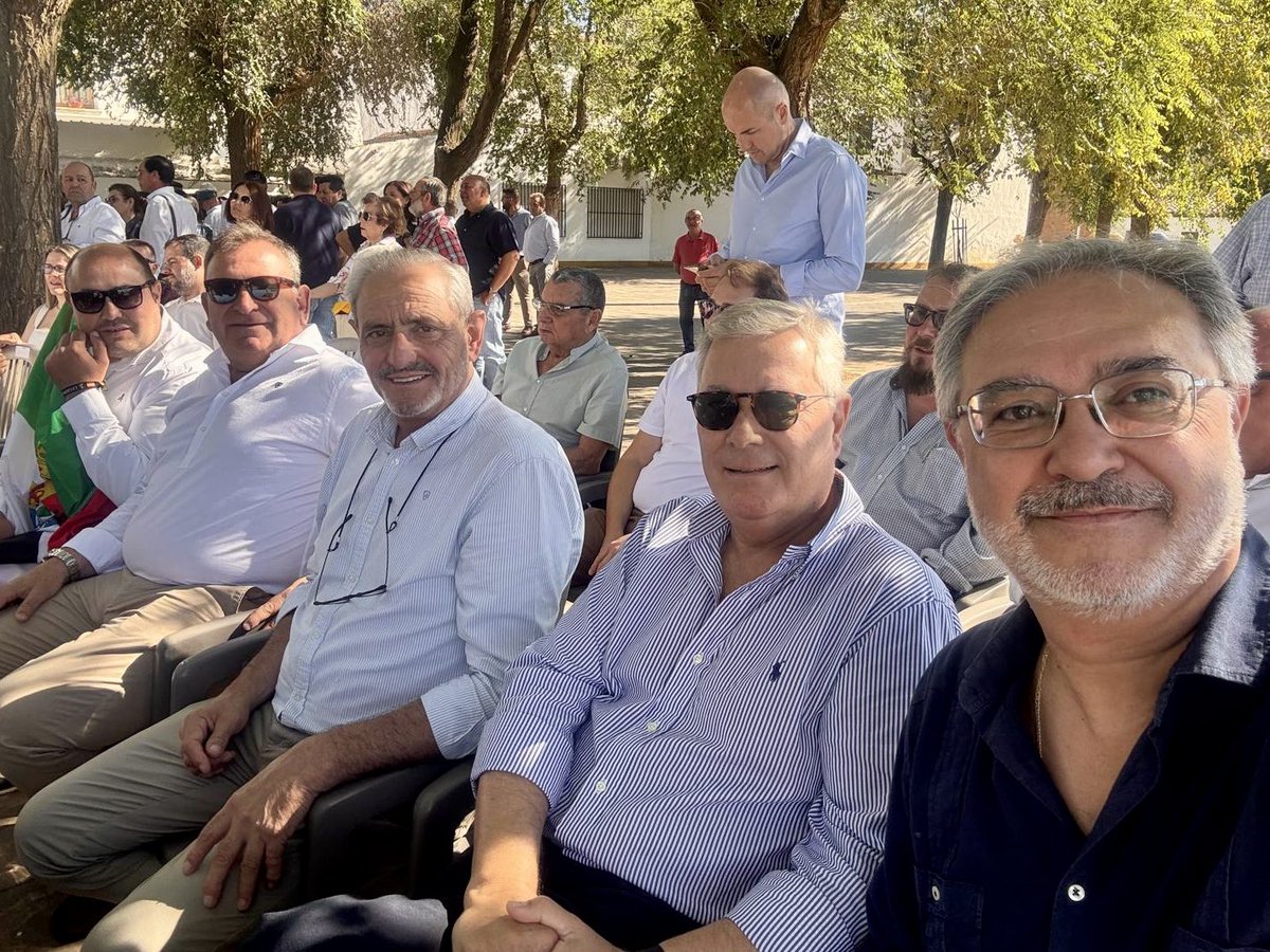 🚜 En Membrilla, Ciudad Real, junto al presidente <a href="/NunezFeijoo/">Alberto Núñez Feijóo</a> hemos defendido al sector primario, motor de España y orgullo de Extremadura. 

El campo necesita soluciones reales y un Gobierno que lo respete.

Los agricultores y ganaderos cuentan con el apoyo del <a href="/ppextremadura/">Partido Popular de Extremadura</a>