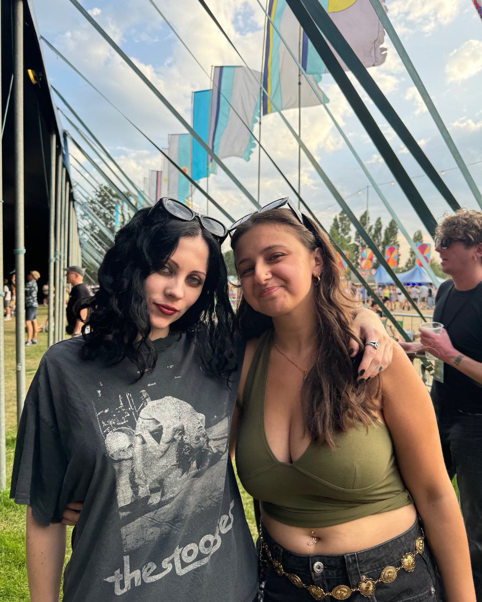 my mind makes noises era vs (still) smitten era 🖤 🥲  can’t believe mmmn is SEVEN. wtf