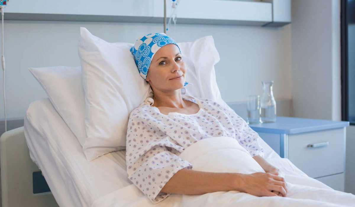 OncologyTimes's tweet image. Researchers at @OregonState have developed #nanoparticles that, when exposed to an alternating magnetic field, precisely heat #OvarianTumors above 50°C, offering a highly efficient approach to improve treatment of this hard-to-reach cancer. ow.ly/timS50WW6zF