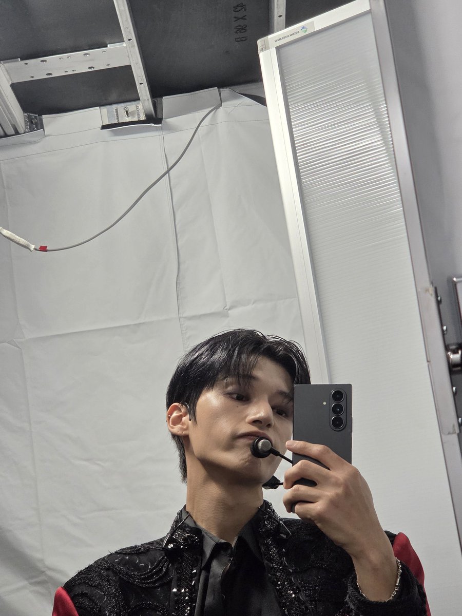 — wallpaper
— last song
— seventh photo
— 8 mutuals : <a href="/imfallingfast/">whatsername</a> <a href="/myfavperis_woo/">❀ (rest)</a> <a href="/crmling_/">คีม</a> <a href="/Thancha83945592/">歌 . UTA 🎶</a> <a href="/Manduu_05/">Manduu 🥟</a> <a href="/NNanadeshiko/">NAな🐾</a> <a href="/petchtiny/">Petchtiny 🐈‍⬛🐾</a> <a href="/belleei_ei/">เบ๋ววววว</a>