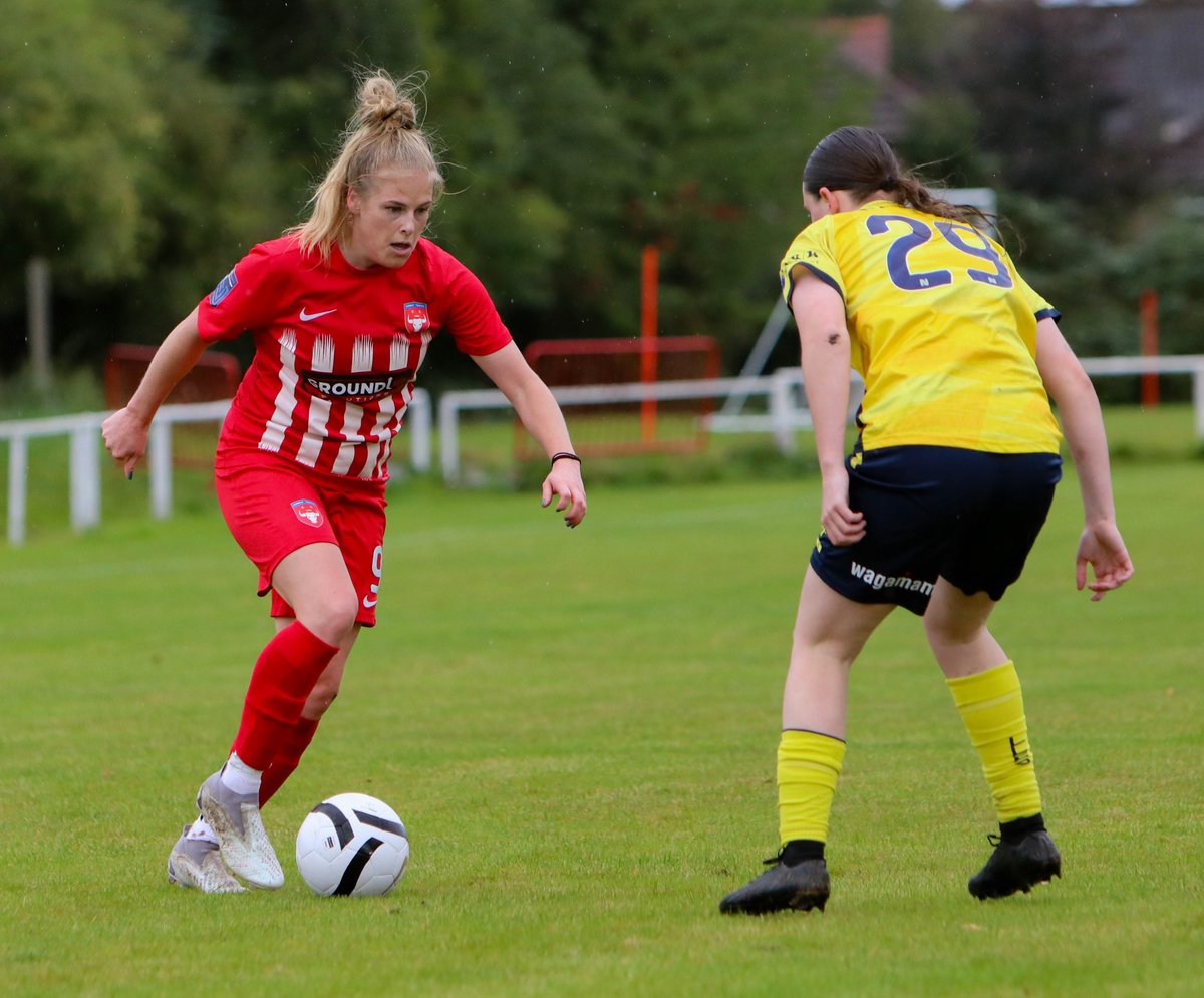 The Stingers🐝 keep their perfect run alive in the <a href="/FAWNL/">FA Women's National League</a> with a 3-0 win over <a href="/donnybelles/">Doncaster Rovers Belles</a>!

⚽️ Imogen Porteous-Williams
⚽️ Rach Dunlop
⚽️ Jess Lightfoot

A wet and blustery afternoon in SK8, but all 3 points stay with Cheadle! 🔴⚪️

#WeAreCheadle 📸<a href="/LewTphotography/">Lewis Tate</a>