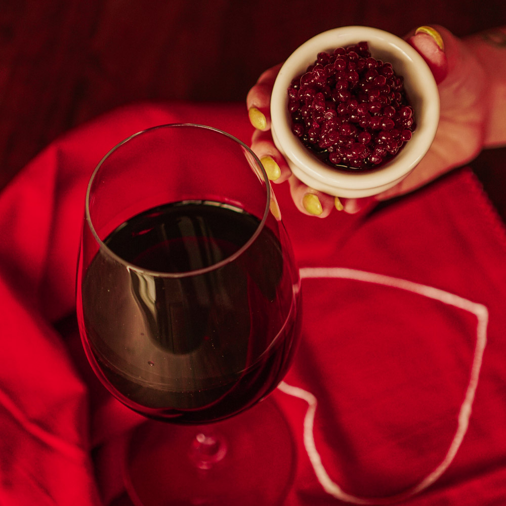 spherificator's tweet image. Pour the wine, pop the pearls. These red wine spheres bring bold notes to your next romantic pour 🍷❤️ #RedWinePearls #WineNightUpgrade #Spherificator #TheSpherificator #Spherification #MolecularGastronomy #NextLevelDrinks #FlavorBurst #ValentinesVibes #EdibleElegance