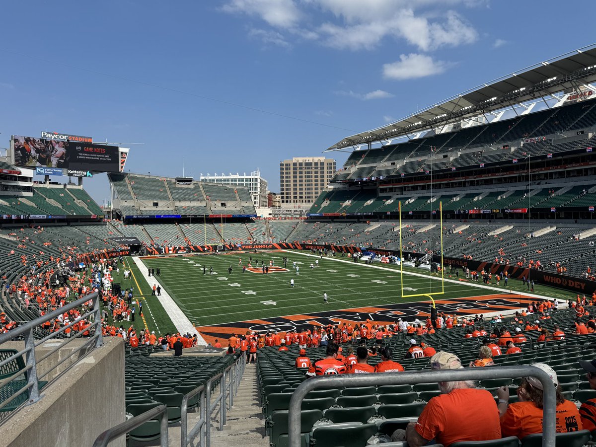 CesarGusg's tweet photo. Bengals vs Jaguars ❤️

#jaguarsnfl #jaguars https://t.co/BkfB8XNeZA