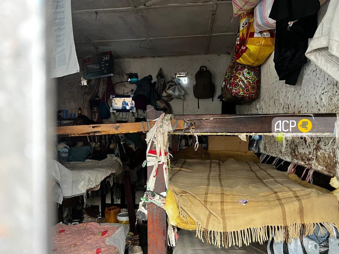 KabaLisolo1's tweet photo. 𝗕𝗢𝗦𝗘𝗠𝗕𝗢 | #RDC [14/09/2025] : O etuka ya #HautKatanga, ministre ya bosembo Guillaume #Ngefa akeyi kotala boloko bwa #Kipushi lelo. Boloko bona botongamá mpo na kofandisa obele bakangami ntuku mitano (50), kasi lelo, bakangami nkama minei na zomi na misato (413) bafandi wana. 

Lolenge bafinani finani, ata ba mbisi ya sardine bazwaka mopepe. Totosana ! 

📸ACP
#KabaLisolo